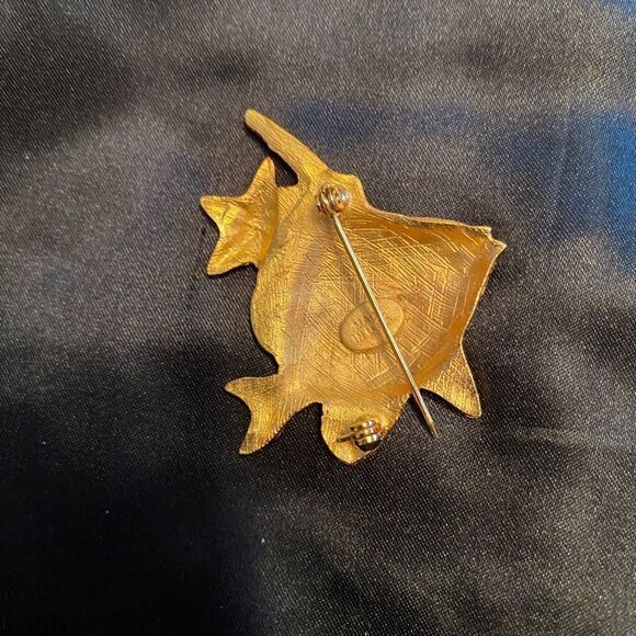 Adorable Gold Tone Goldfish Pin! - Picture 5 of 7